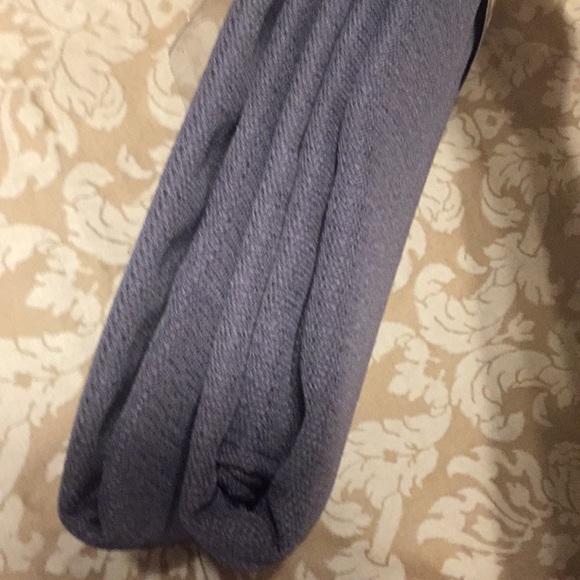 Tablecloth: Linen Look,  Oval, 60” x 84” Suzanne in Gray, NWT - Picture 8 of 12